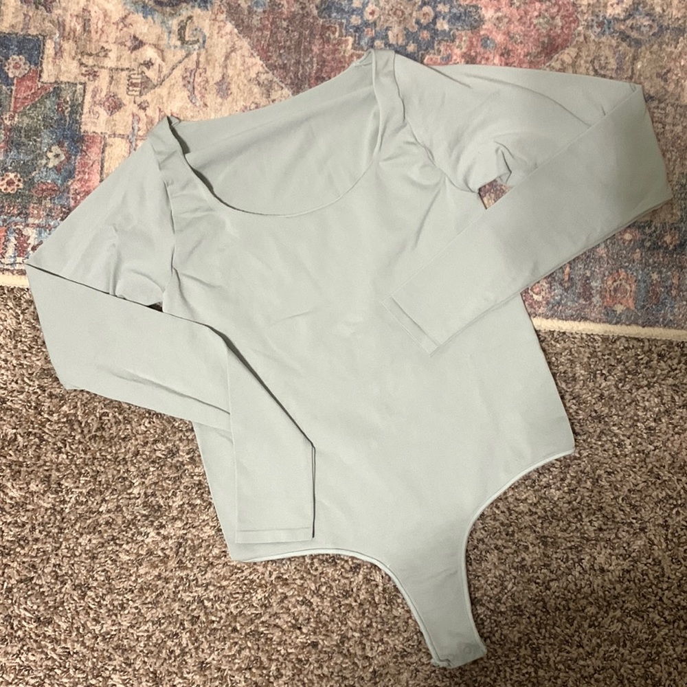 Skims long sleeve bodysuit/L,XL